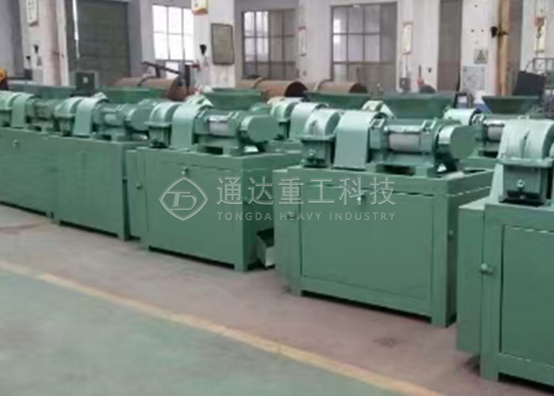 對(duì)輥擠壓造粒機(jī) 對(duì)輥擠壓造粒機(jī)
